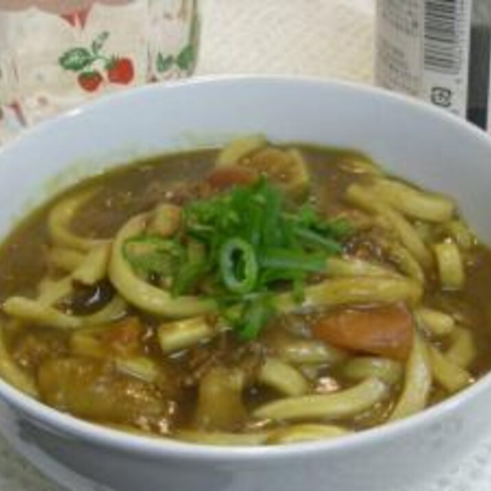 麺つゆを加えるだけ!超カンタンカレーうどん。